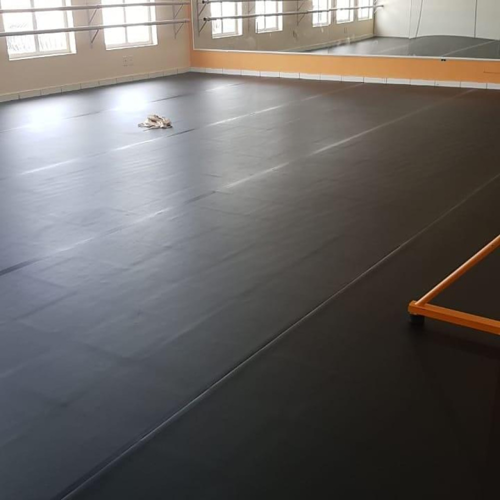 Passadeira Piso Linóleo Preta - Foto 3 de 3