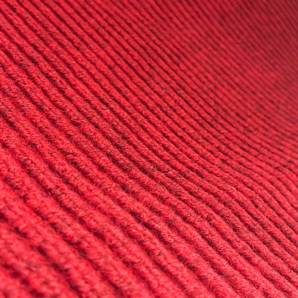 Tapete Agulhado Listrado Vermelho - Foto 1 de 3