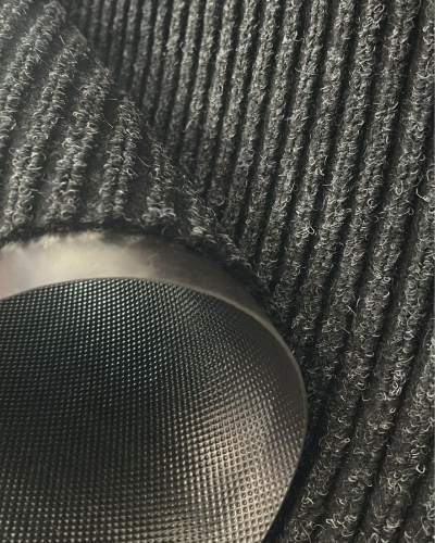 Detalhes do produto Tapete Agulhado Listrado Grafite